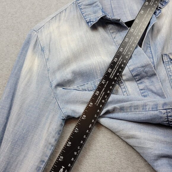 Cloth & Stone Shirt Womens‎ XS Faded Blue Denim Shirttail Button Down Bleached - Picture 5 of 9